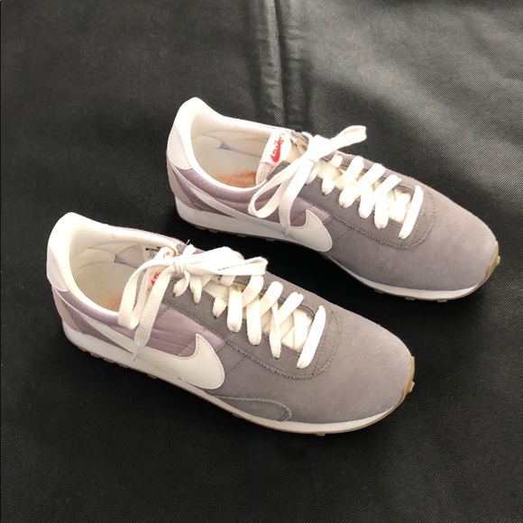 Nike Shoes - Classic Nike tennis shoes